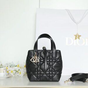 Classic DIOR Bag: A Stylish and Versatile Choice for Elegance